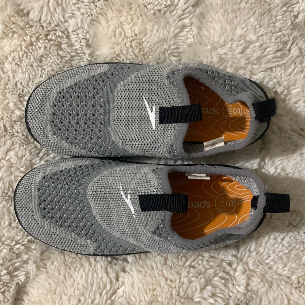 Speedo, size 11/12, water shoes, excellent condition, grey